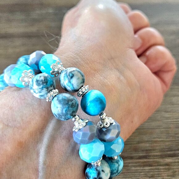 Aqua Gemstone Beaded Bracelet Silver Beach Cruise Memory Wire Designer NWT - Picture 3 of 12